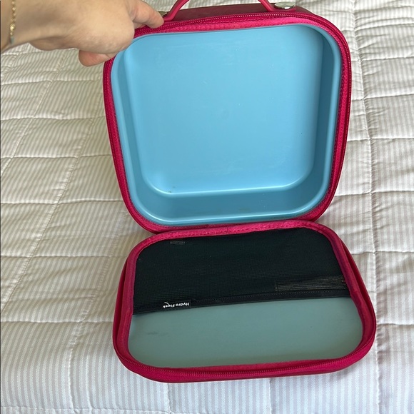 Hydro Flask Maroon Lunchbox - Picture 2 of 6